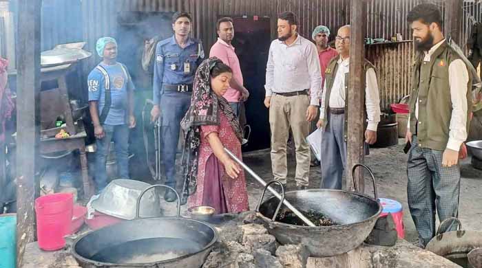 বালিয়াকান্দি বাজারে ভোক্তা অধিকার সংরক্ষণ অধিদপ্তরের অভিযানে ৩টি প্রতিষ্ঠানকে জরিমানা